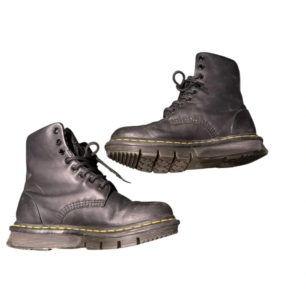 Dr. Martens Big Kids Size 5 / Women’s Size 7 – Classic Black Leather Boots